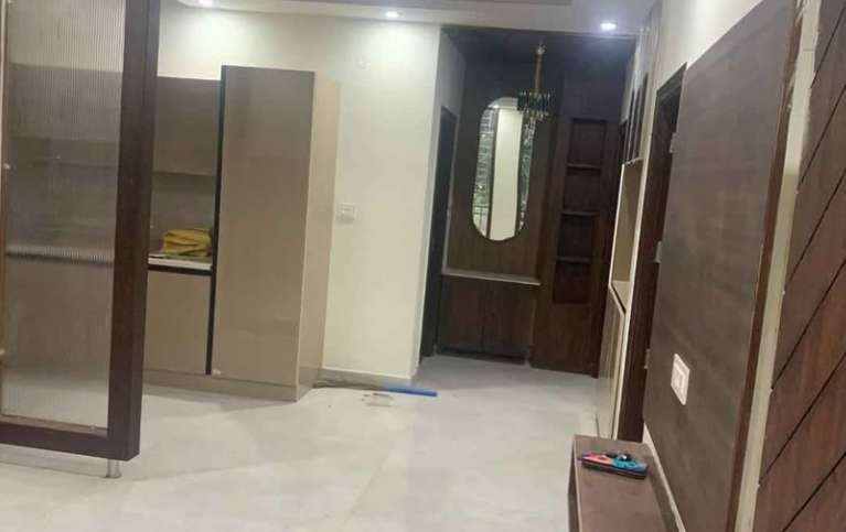 3 BHK Semi Furnished Flat  3 BHK flat in Airport Road, Sector 123 photo 3