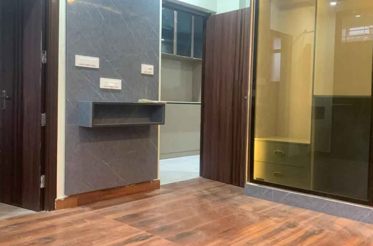 3 BHK Semi Furnished Flat  3 BHK flat in Airport Road, Sector 123 photo 5