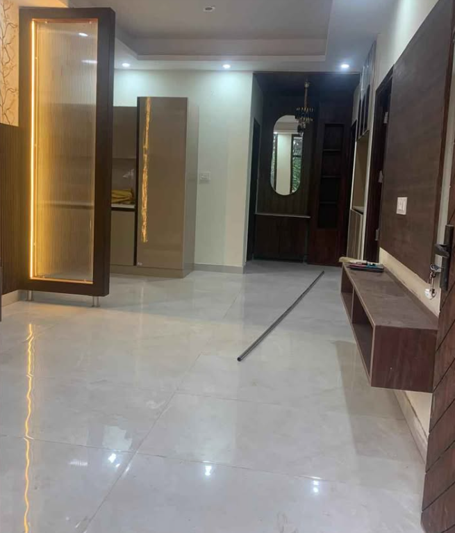 3 BHK Semi Furnished Flat  3 BHK flat in Airport Road, Sector 123 photo 4